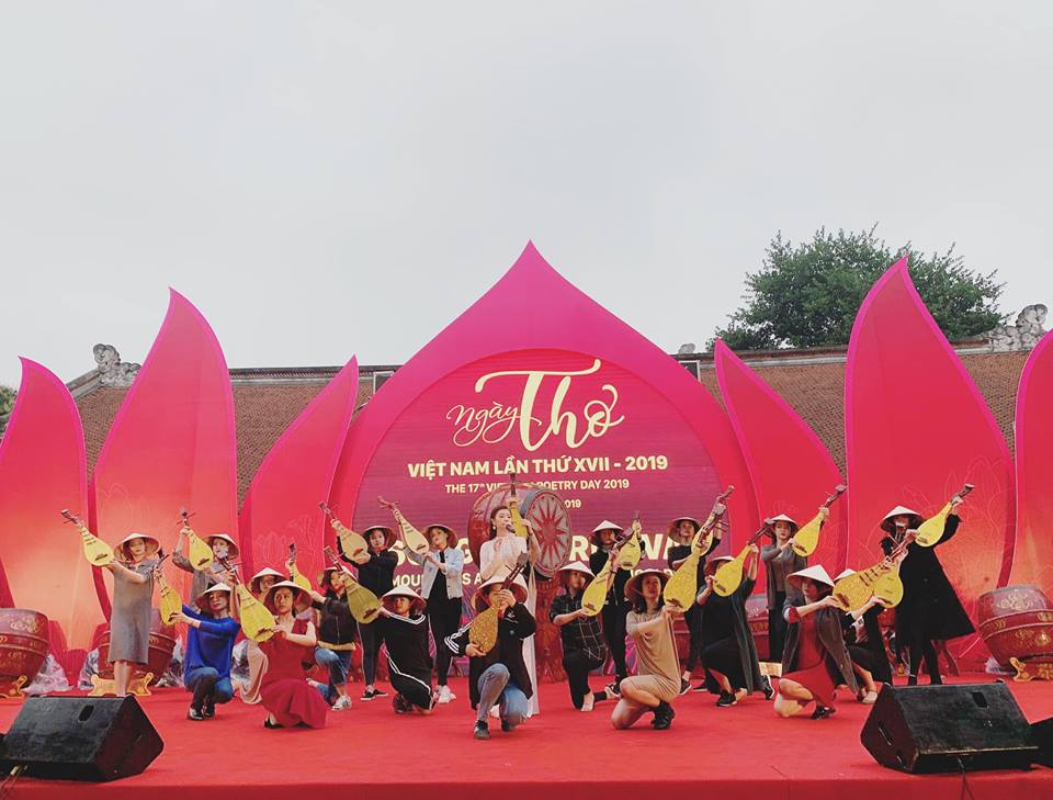 ĐỂ VĂN HỌC NGHỆ THUẬT VIỆT NAM VƯƠN XA